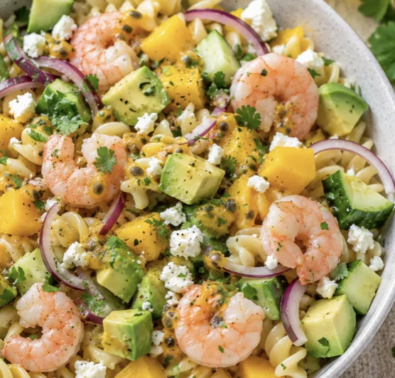 Salade de pâtes, crevettes et mangue : la recette fraîche qui accompagne votre équilibre bien-être
